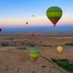 vue-montgolfieres-dans-ciel-marocain
